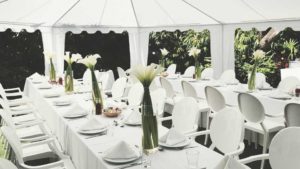 Outdoor elegant white table setting