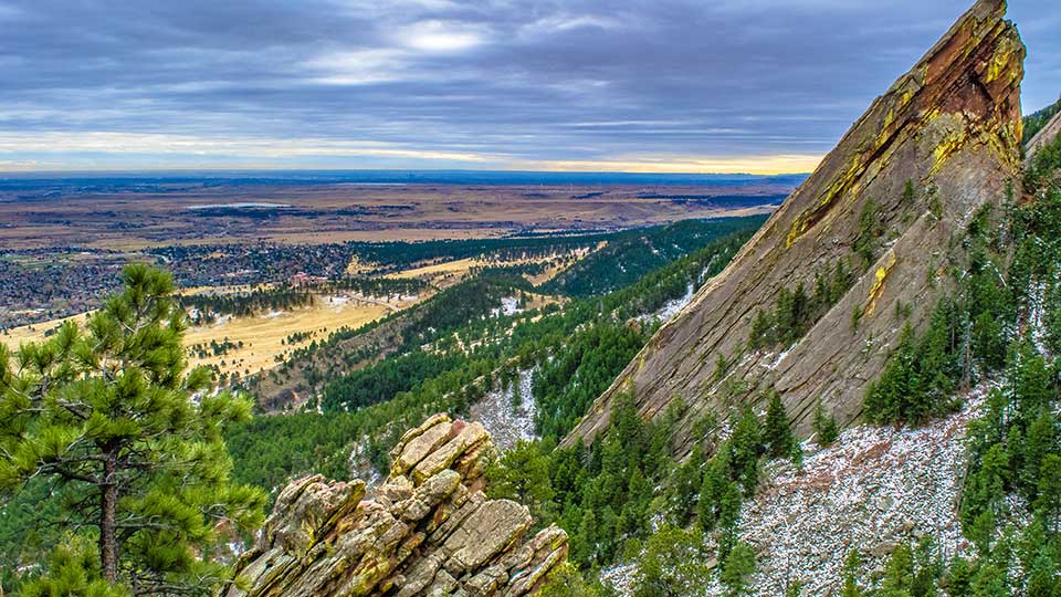 A view of a rocky mountain in Boulder CO